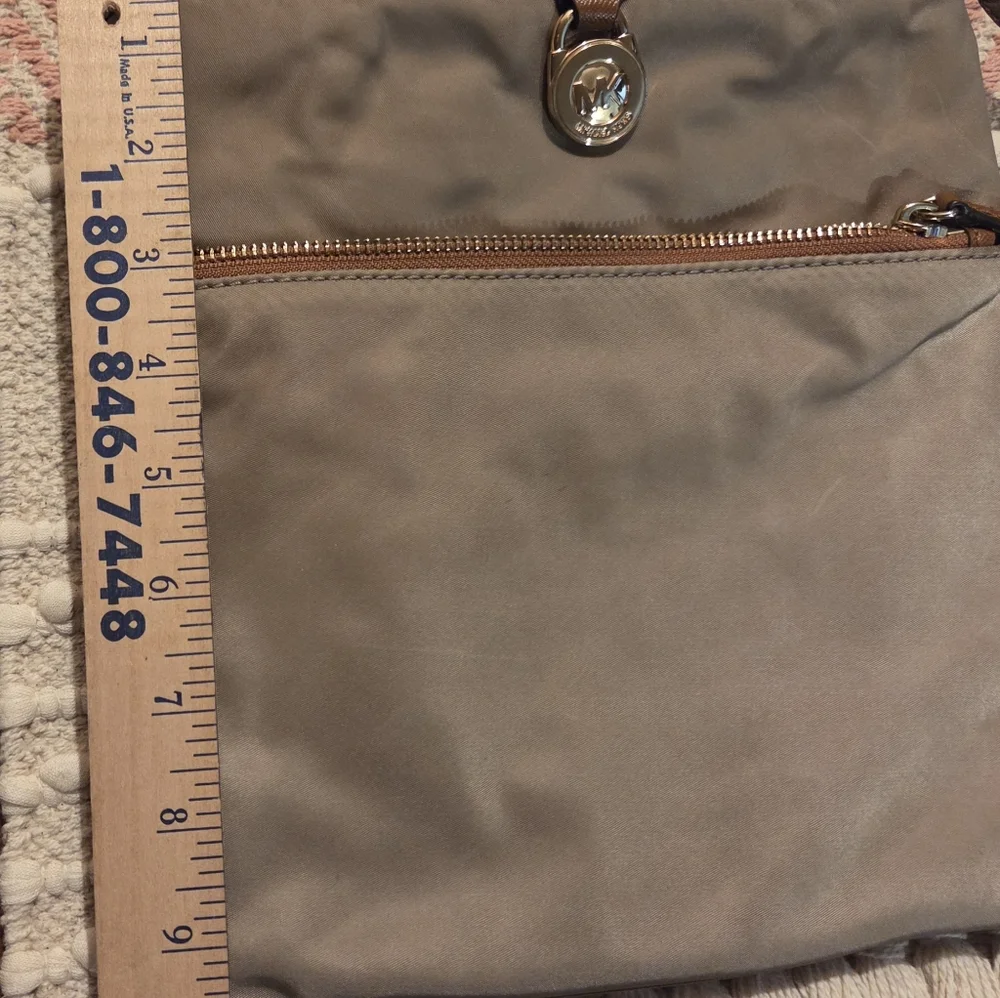 Michael Kors Purse In Tan
